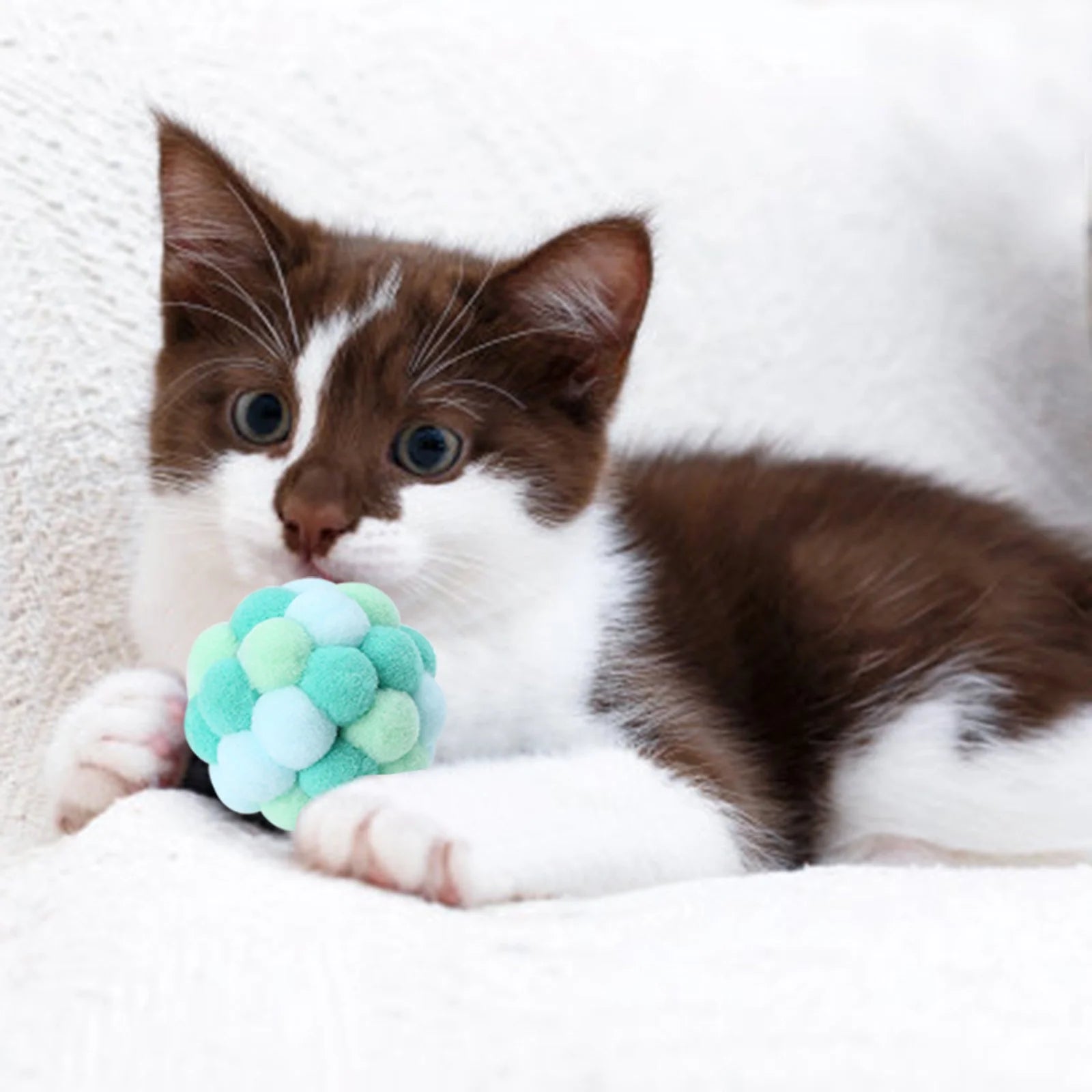 Funny Cat Toy Stretch Ball Built-In Bell Fuzzy Cats Creative Colorful Interactive Toy Christmas Cat Toy Balls for Indoor Cats and Kittens