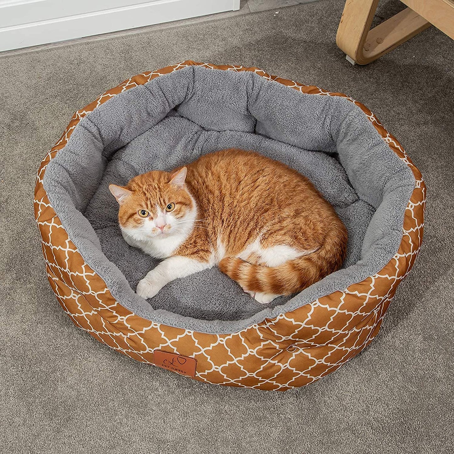 20 Inch Big Dog Bed & Cat Bed, Pet Beds for Indoor Cats or Small Dogs, Machine Washable Super Soft & Plush Flannel Pet Supplies, Slip-Resistant Oxford Bottom,Lantern Print Brown