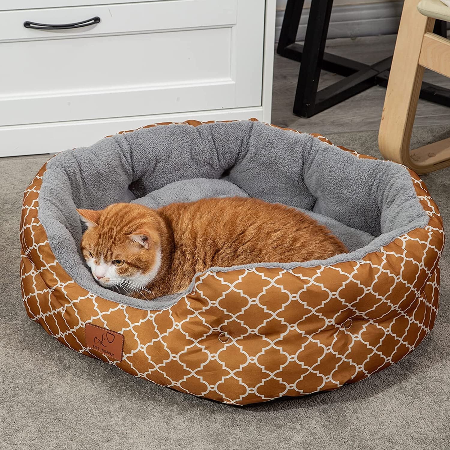 20 Inch Big Dog Bed & Cat Bed, Pet Beds for Indoor Cats or Small Dogs, Machine Washable Super Soft & Plush Flannel Pet Supplies, Slip-Resistant Oxford Bottom,Lantern Print Brown